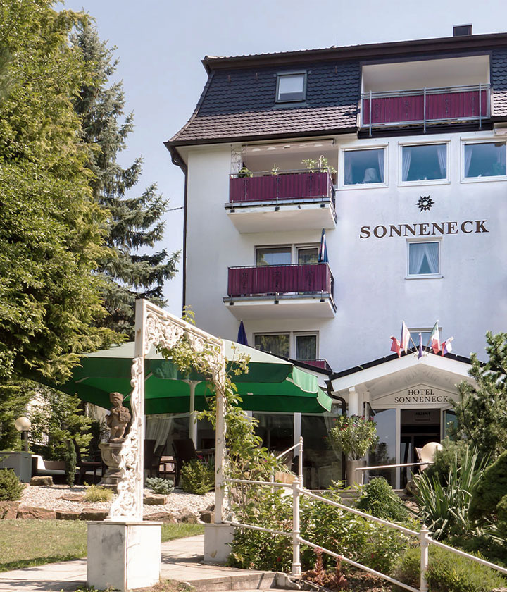 Das Team des Hotel Sonneneck Bad Kissingen freut sich auf Ihren Besuch in unserem Hause.